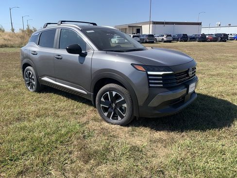 New 2026 Nissan Kicks SV w/ SV Premium Package image 3