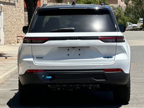 New 2023 Jeep Grand Cherokee Trailhawk w/ Advanced Protech Group II image 4