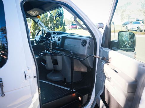 Used 2014 Ford E-250 and Econoline 250 Extended w/ Power Group image 37