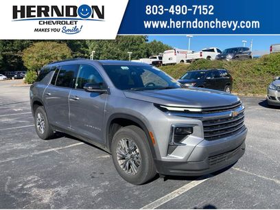 Used 2025 Chevrolet Traverse LT