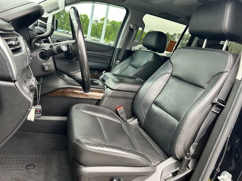 Used 2019 Chevrolet Suburban LT AWD/4WD image 12