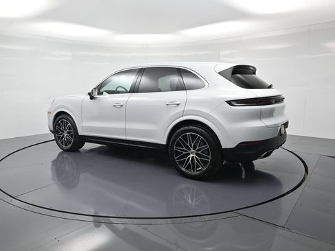Certified 2026 Porsche Cayenne AWD/4WD image 3