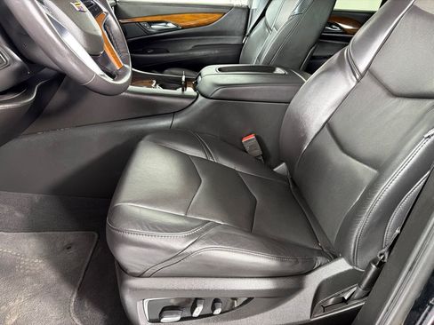 Used 2018 Cadillac Escalade Premium Luxury AWD/4WD image 12