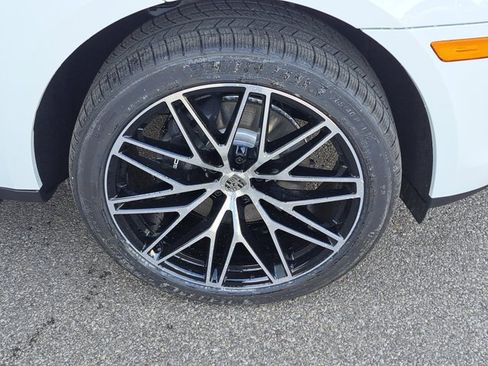 Used 2026 Porsche Macan AWD/4WD image 11