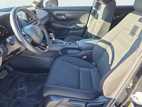 Certified 2025 Honda HR-V Sport image 28