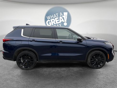 Used 2022 Mitsubishi Outlander SEL Black Edition image 2