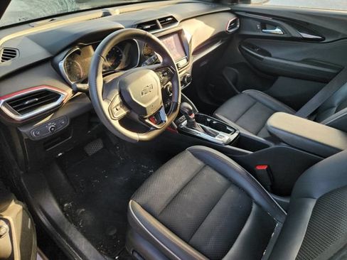 Used 2021 Chevrolet TrailBlazer RS w/ Sun and Liftgate Package FWD image 8