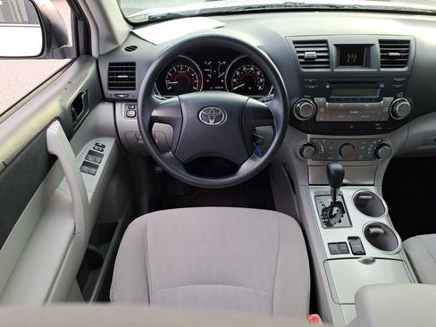 Used 2012 Toyota Highlander FWD image 22
