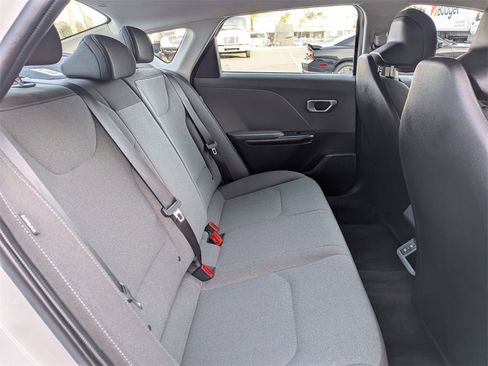 Used 2025 Kia K4 LXS image 27