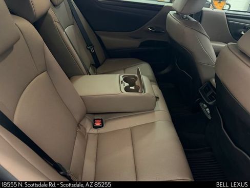 Used 2025 Lexus ES 300h w/ Premium Package FWD image 13