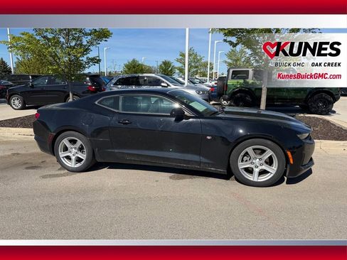 Used 2023 Chevrolet Camaro LT RWD image 6