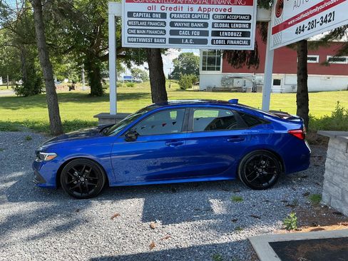 Used 2023 Honda Civic Sport image 2