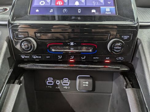 Used 2023 Jeep Grand Cherokee Laredo image 23