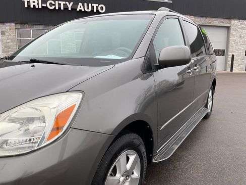 Used 2004 Toyota Sienna XLE image 2