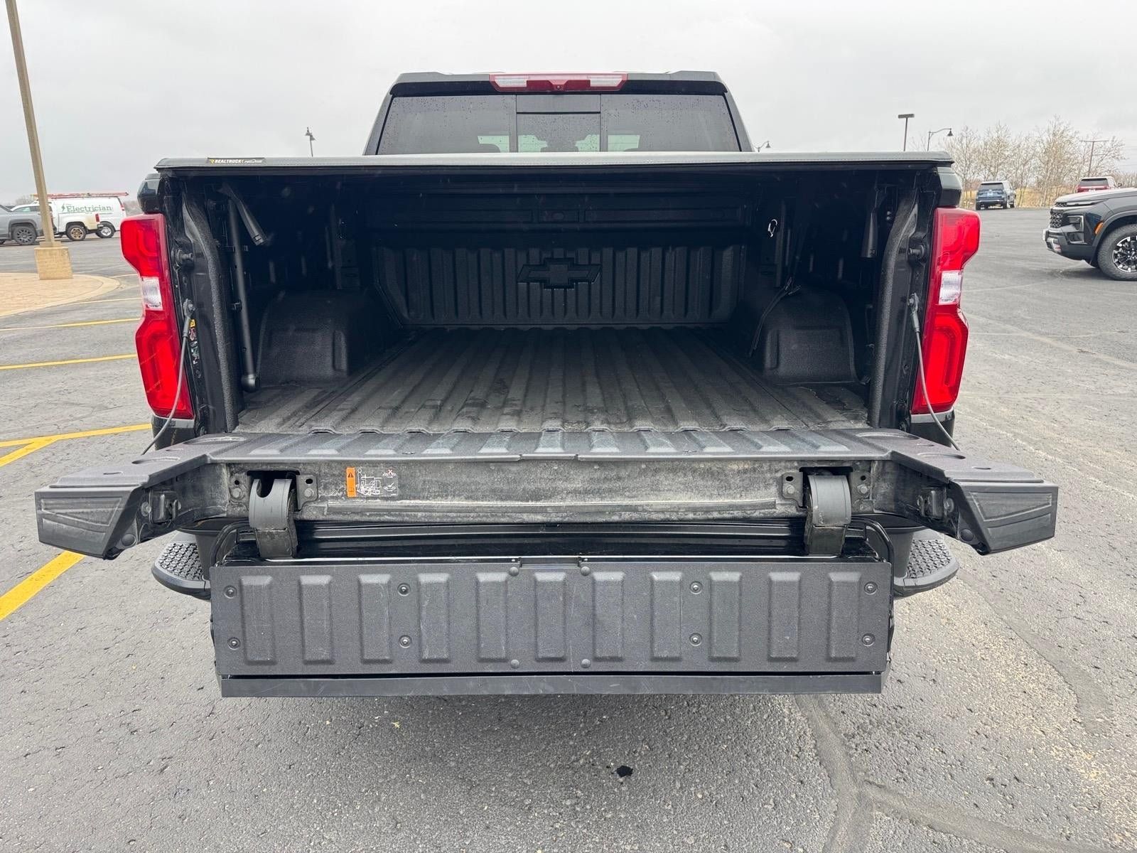 Used 2025 Chevrolet Silverado 1500 High Country w/ High Country Premium Package AWD/4WD image 4