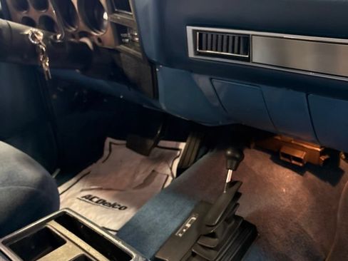 Used 1987 Chevrolet Blazer 4WD image 15