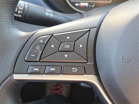 Used 2025 Nissan Versa SV image 9