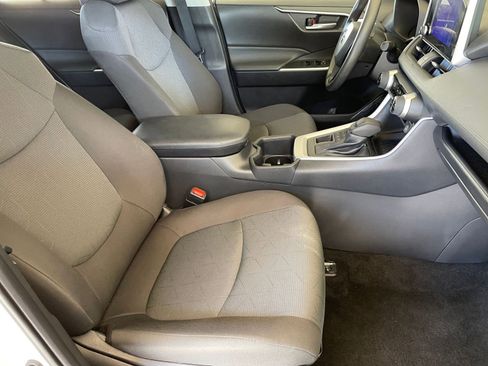Used 2025 Toyota RAV4 XLE image 37