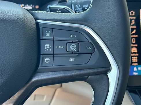 New 2026 Jeep Grand Cherokee Limited w/ Limited Altitude Package AWD/4WD image 30