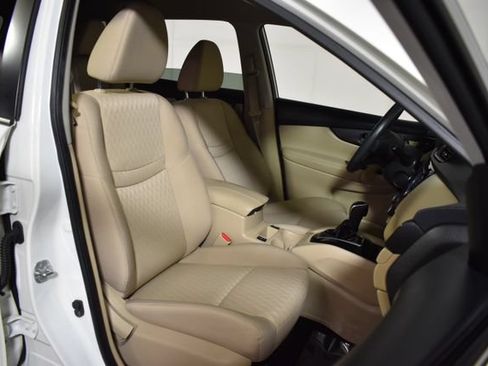 Used 2017 Nissan Rogue SV w/ SV Premium Package FWD image 35