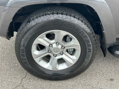 Used 2021 Toyota 4Runner SR5 Premium w/ Moonroof Package AWD/4WD image 18