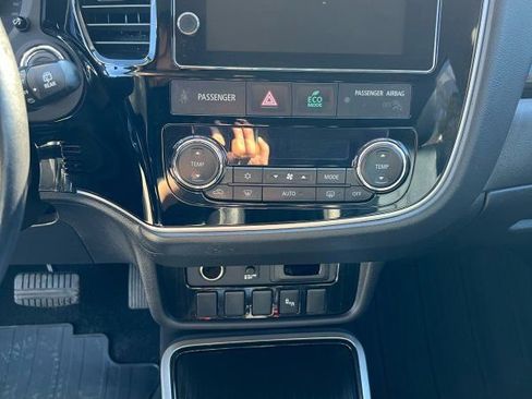 Used 2018 Mitsubishi Outlander SEL image 14