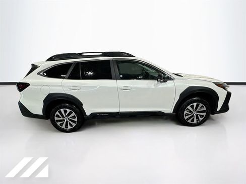 Used 2025 Subaru Outback Premium AWD/4WD image 4
