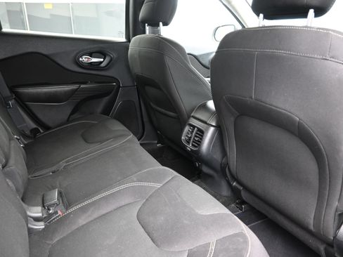 Used 2016 Jeep Cherokee Latitude AWD/4WD image 24