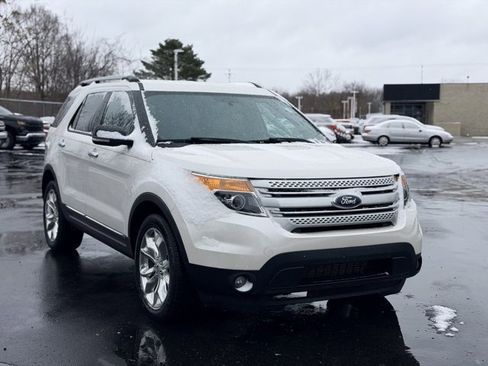 Used 2015 Ford Explorer XLT w/ Equipment Group 202A image 2