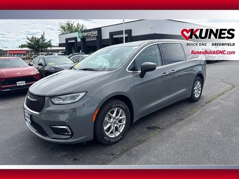 Used 2023 Chrysler Pacifica Touring-L FWD image 13