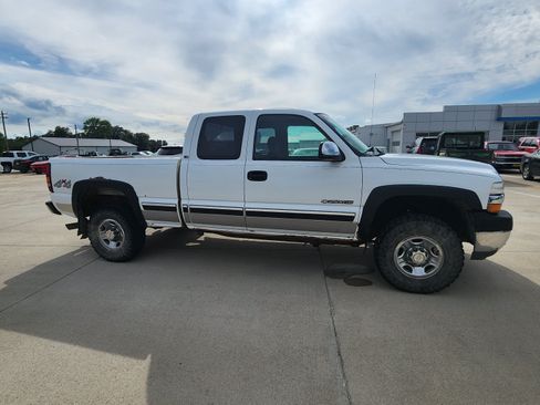 Used 2001 Chevrolet Silverado 2500 LS AWD/4WD image 4