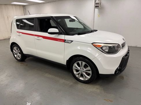 Used 2016 Kia Soul + FWD image 7