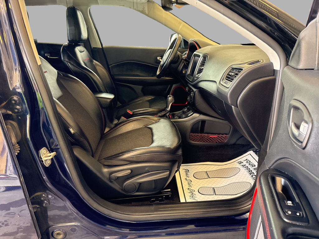 Used 2019 Jeep Compass Trailhawk w/ Cold Weather Group AWD/4WD image 11