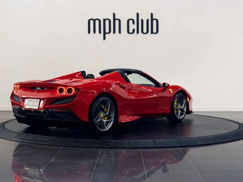 Used 2021 Ferrari F8 Spider image 5