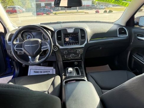 Used 2019 Chrysler 300 Touring w/ Sport Appearance Package image 13