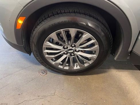 Used 2024 Cadillac XT4 Premium Luxury FWD image 30