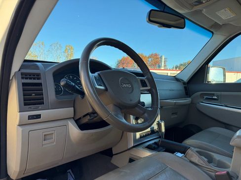 Used 2010 Jeep Liberty Limited image 14