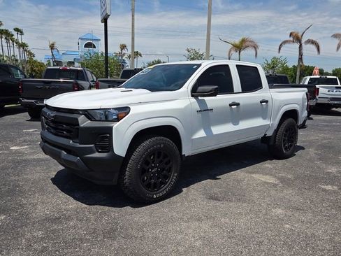 Used 2025 Chevrolet Colorado W/T w/ WT Custom Package RWD image 3