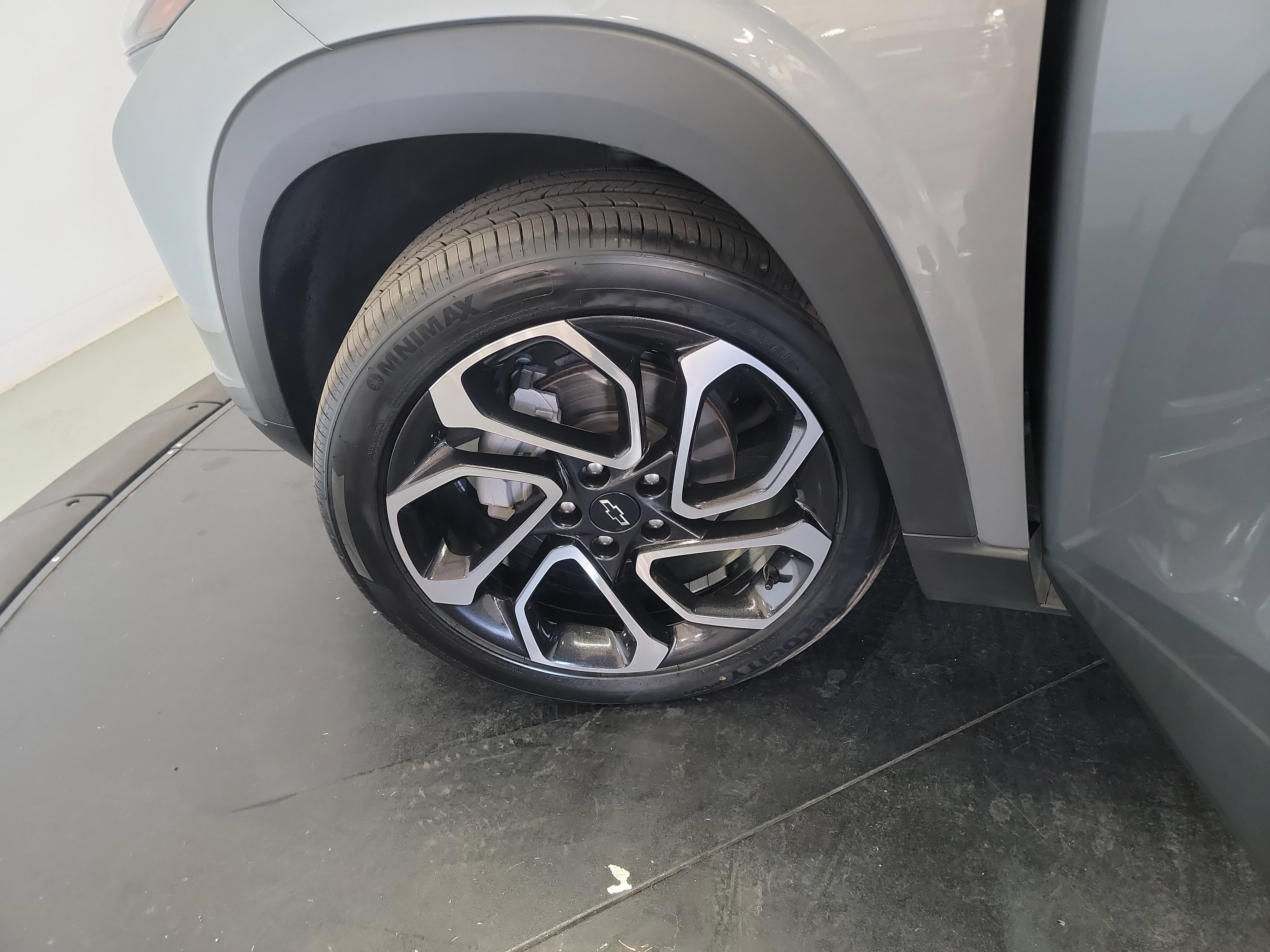 Used 2024 Chevrolet Trax RS w/ Driver Confidence Package FWD image 29