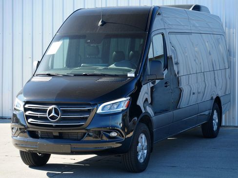 Used 2024 Mercedes-Benz Sprinter 2500 image 46