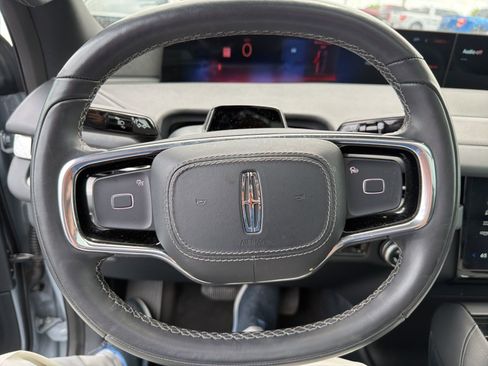 Used 2025 Lincoln Navigator Reserve w/ Jet Appearance Package image 24