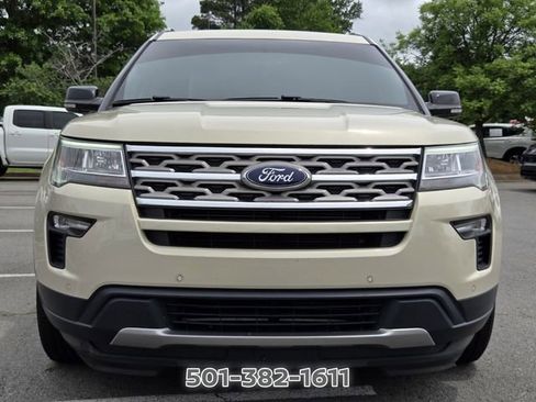 Used 2018 Ford Explorer XLT w/ Equipment Group 202A FWD image 2
