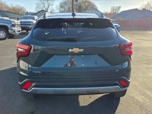 New 2026 Chevrolet Trax LT w/ Sunroof Package FWD image 5