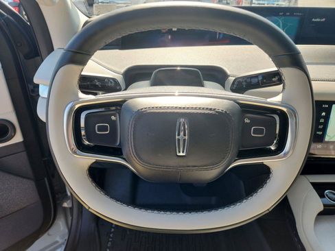 Used 2025 Lincoln Navigator L Reserve AWD/4WD image 22