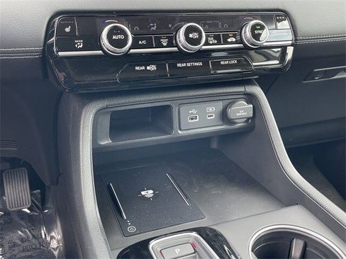 New 2025 Honda Pilot Touring image 18