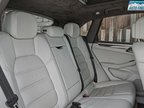 Used 2017 Porsche Macan Turbo AWD/4WD image 23