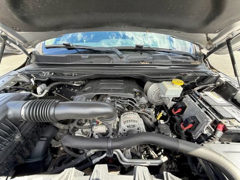 Used 2019 RAM 1500 Laramie AWD/4WD image 22
