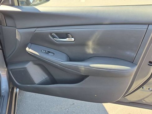Used 2025 Nissan Sentra SV FWD image 33