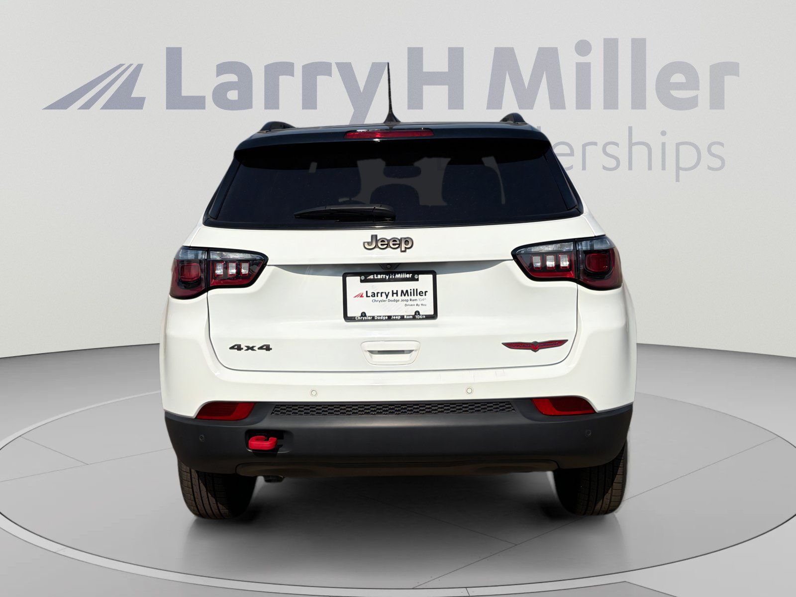 Used 2024 Jeep Compass Trailhawk AWD/4WD image 5