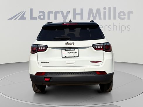 Used 2024 Jeep Compass Trailhawk AWD/4WD image 5